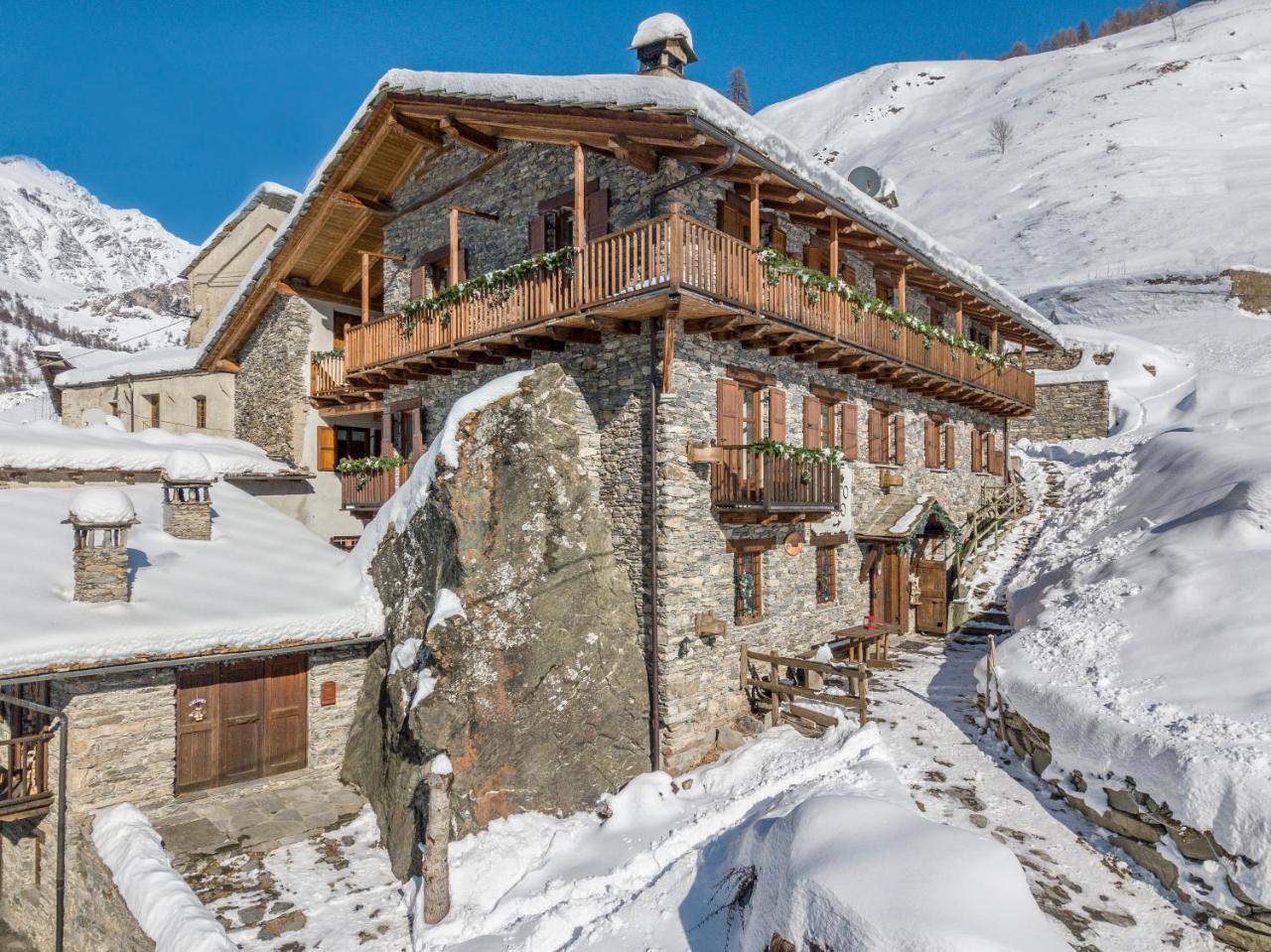 La Peiro Groso Hotel Chianale Esterno foto